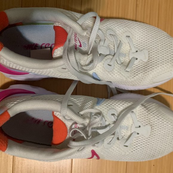 WHITE NIKE RENEW RUNNING SHOE (8.5) - Picture 3 of 8